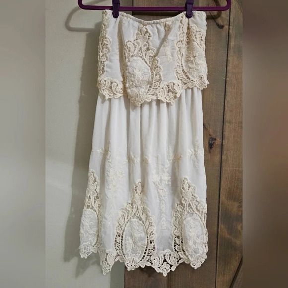 Deja Vu cream lace and chiffon strapless mini dress. Size medium - Picture 2 of 8